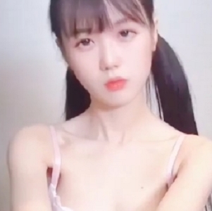 18岁刚刚成年的极品小妹子