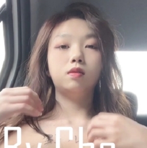 《查小理》和男友约会路上在出租车上忍不住