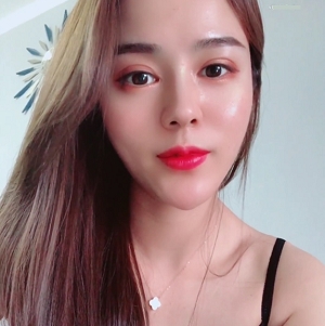 易直播六一定制黑丝高跟女神