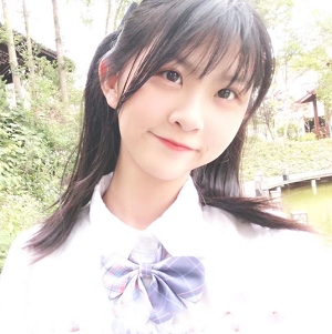 逆天妹子《酸果儿》竟然在公共场合一丝不挂到处跑！