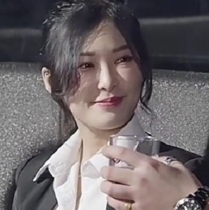 麻豆3部国产剧情可爱妹子带着尾巴紫薇