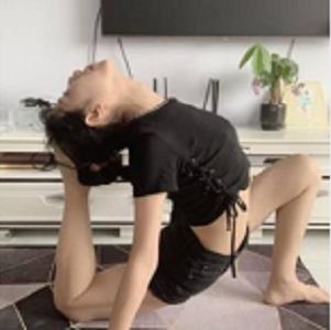 舞蹈系小美女《一少》抖音举牌女神