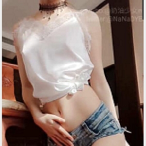 微博网红《奶油少女m》灌进去三种饮料视频