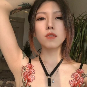 Twitter火辣小野猫模特《舌尖上的ju花》户外完整视频
