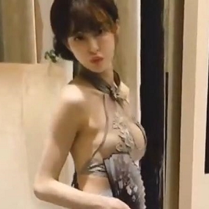 SWAG爱吃棒棒糖的颜值女神《Cartiernn》