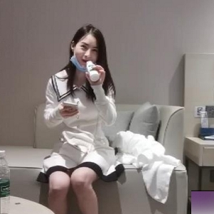 九一新晋大神《小祁探花》 新丝路苗条模特作品一部