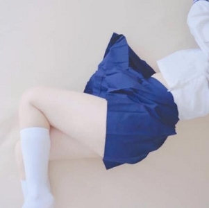 p站娇小可爱的网红美少女（米胡桃meehutao），妹子喜欢各种制服与哥哥