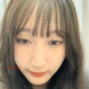 酷像明星都美竹的颜值主播，为了蹭流量接拍吃瓜视频【1V，766M】