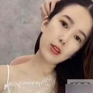 虎牙花容月貌舞娘（顾奈）分享万元定制舞蹈，窈窕身材引人入迷