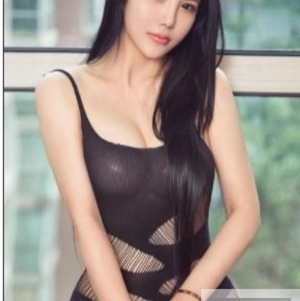 抖音超人气主播（楠楠）震撼写真，钢琴上的曼妙舞女【1.54G】