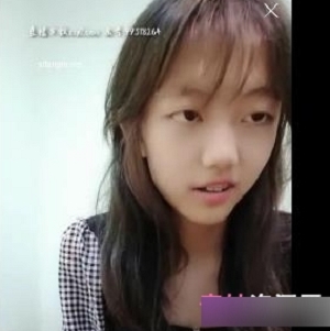 抖音娇嫩初中生（可爱宝宝子）直播跳辣妹舞，被妈妈发现 30部