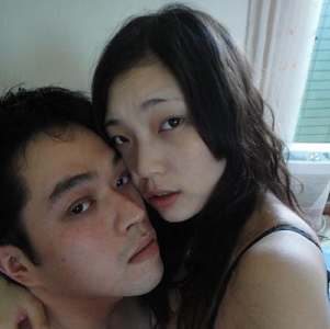 美女夫妻自拍记录胶原蛋白日常使用情况