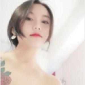 大学生自称大一，坐在教室最后排的援J妹，与同学摸B的经历