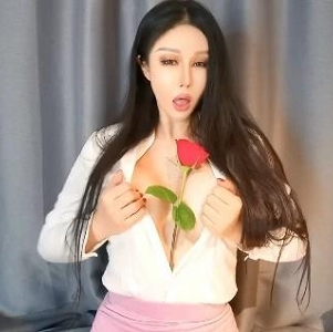 秀人网网红模特田冰冰的新作：带刺的玫瑰