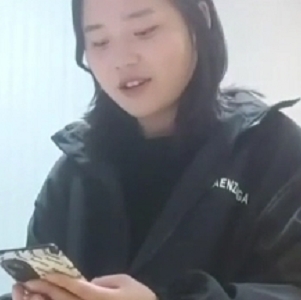 年轻妹子的青涩日记，颜值竿娆害羞而嫩妹的沉沦故事