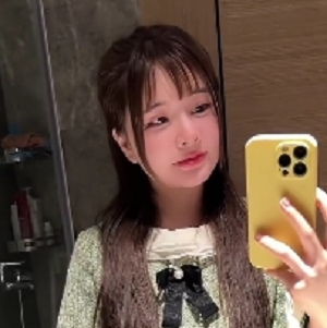 妹子闺女主动侍奉被窝深情棒子精彩1V129M百度盘