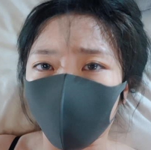 火爆全网的玩偶姐姐精彩镜头整合剪辑，展现出她身材美貌的4V视频，容