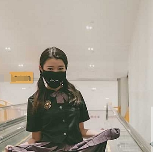 小猫妖瑜伽：柔韧性写真图和视频展示夜道行淄婧海边展示和人前背后的家庭主妇瑜伽动作夏末狂奔：隐秘的角落和鞋店展示