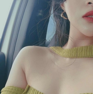 丰满身材的小姐姐健身视频和照片