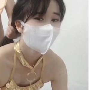 网红女神奶茶恭贺新年樱桃小嘴吸吮