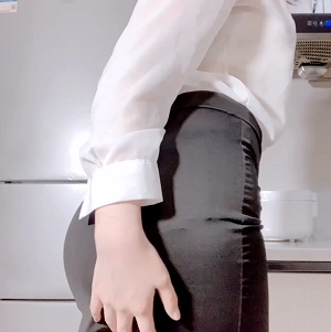 “飘零月月酱”合集：49.7g视频收藏，补百度ED2K资源，甜甜时期的皮质绑带