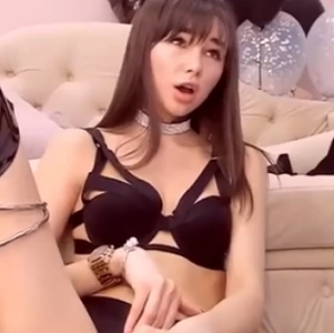 CD主播Hollyextra最新合集11部，主播有点像杨颖，永久链接，手机上传