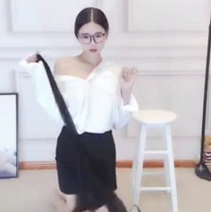 网易cc女神早期跳舞合集小恩雅最新6V323M，实力花旦自拍