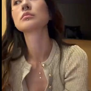 抖音凯西小树洞绝密展示8V福利325MB打孔反差