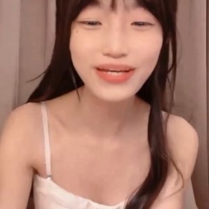 死库水00后嫩妹1V展示711M扣弄神秘处展示蜜汁青春身体太水灵